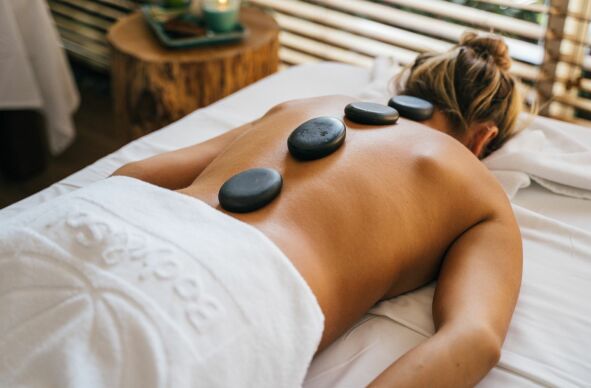 Hot Stone Massage – Wellness-Massage mit warmen Steinen  in Bad Griesbach im Rottal, Passau, Bayern