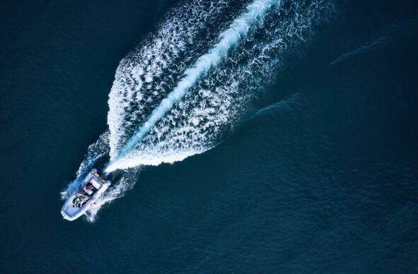 RIB Speedboot fahren – Ein Schlauchboot mit Höchstgeschwindigkeit in Vienna, Wien