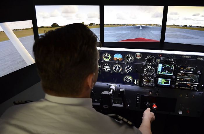 Flugsimulator Full Flight Pilot In Der Cessna 172 Skyhawk
